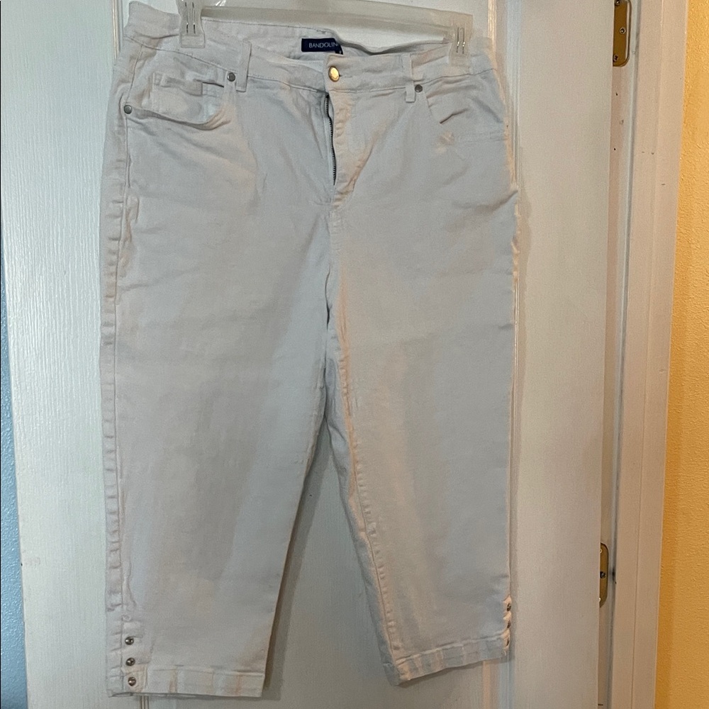 Bandolino Women's off white Capris
